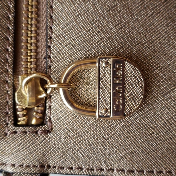 CALVIN KLEIN Bronze Gold Metallic Wristlet - Picture 3 of 6